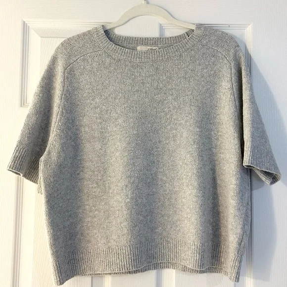 ⭐️NWOT⭐️ Universal Thread Short Sleeve Crewneck Pullover Sweater - Picture 2 of 4